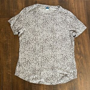 Women old navy tee
